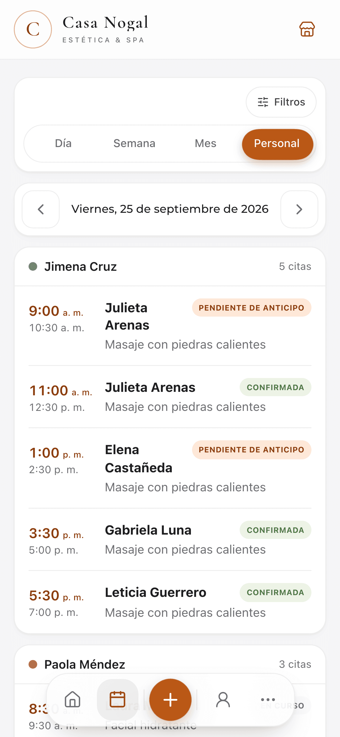 Agenda por profesional de Casa Nogal, un negocio de ejemplo con equipo.